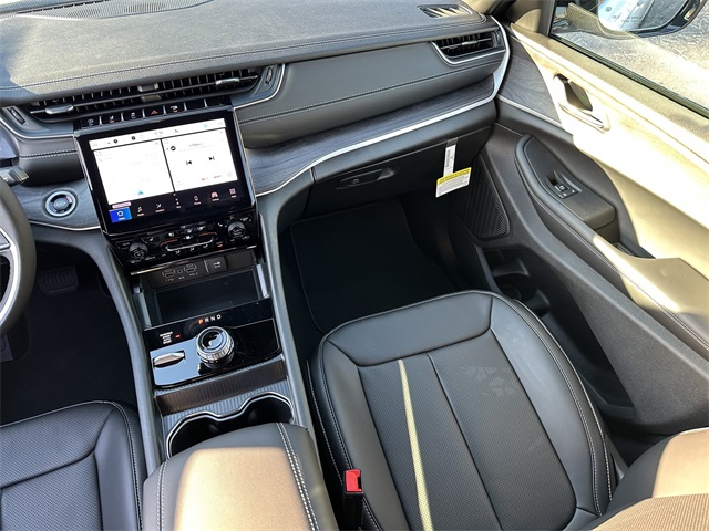 2025 Jeep Grand Cherokee Limited photo 19