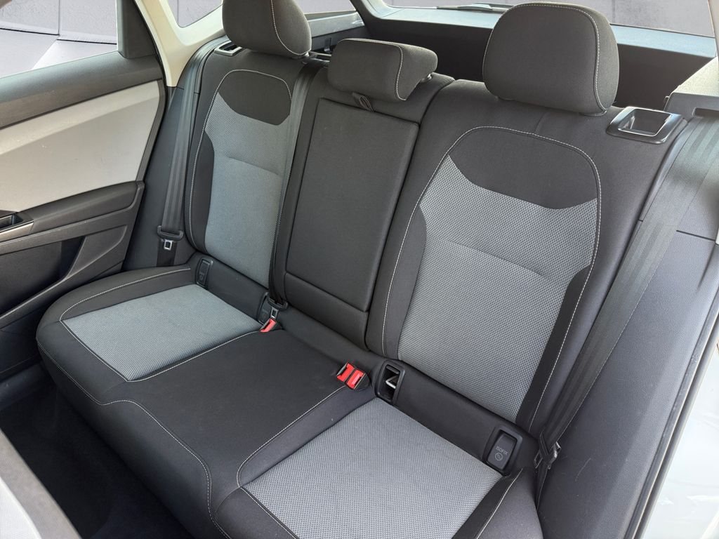 2022 Volkswagen Taos S photo 17
