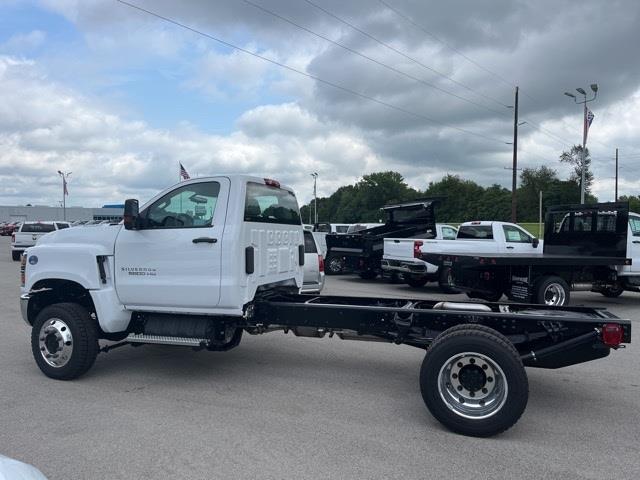 2024 Chevrolet Silverado 5500HD Work Truck photo 3