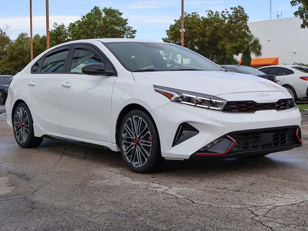 2023 Kia Forte GT photo 2