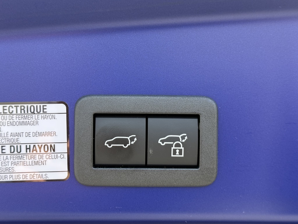 2023 Toyota Corolla Cross XLE photo 16