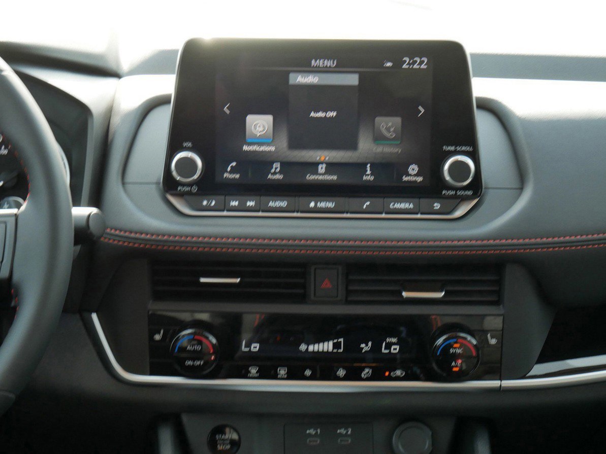 2026 Nissan Rogue AWD photo 3
