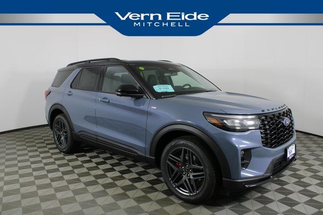 2025 Ford Explorer ST-LINE's photo