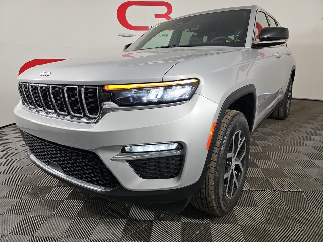 2025 Jeep Grand Cherokee Limited photo 3