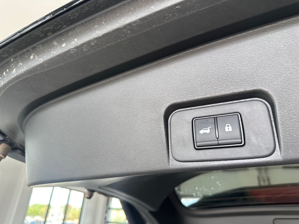 2024 Nissan Rogue SV photo 24