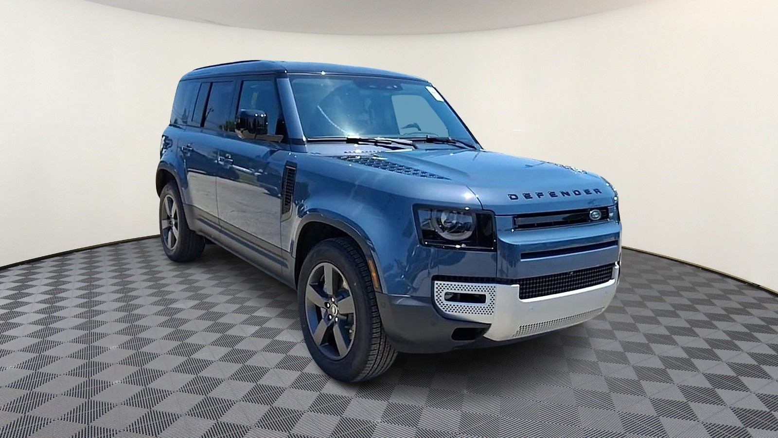 2025 Land Rover Defender 110 S photo 2