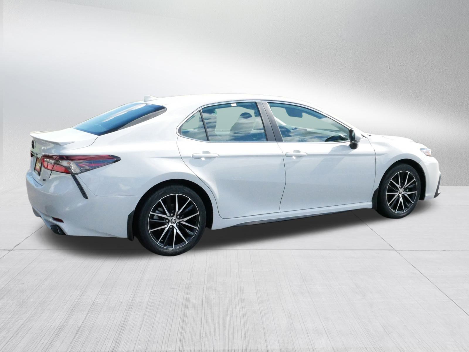 2023 Toyota Camry SE photo 7