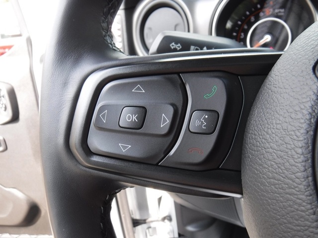 2022 Jeep Gladiator Willys photo 25