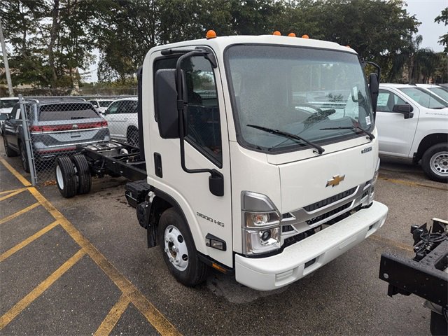 2025 Chevrolet Silverado 3500HD photo 2