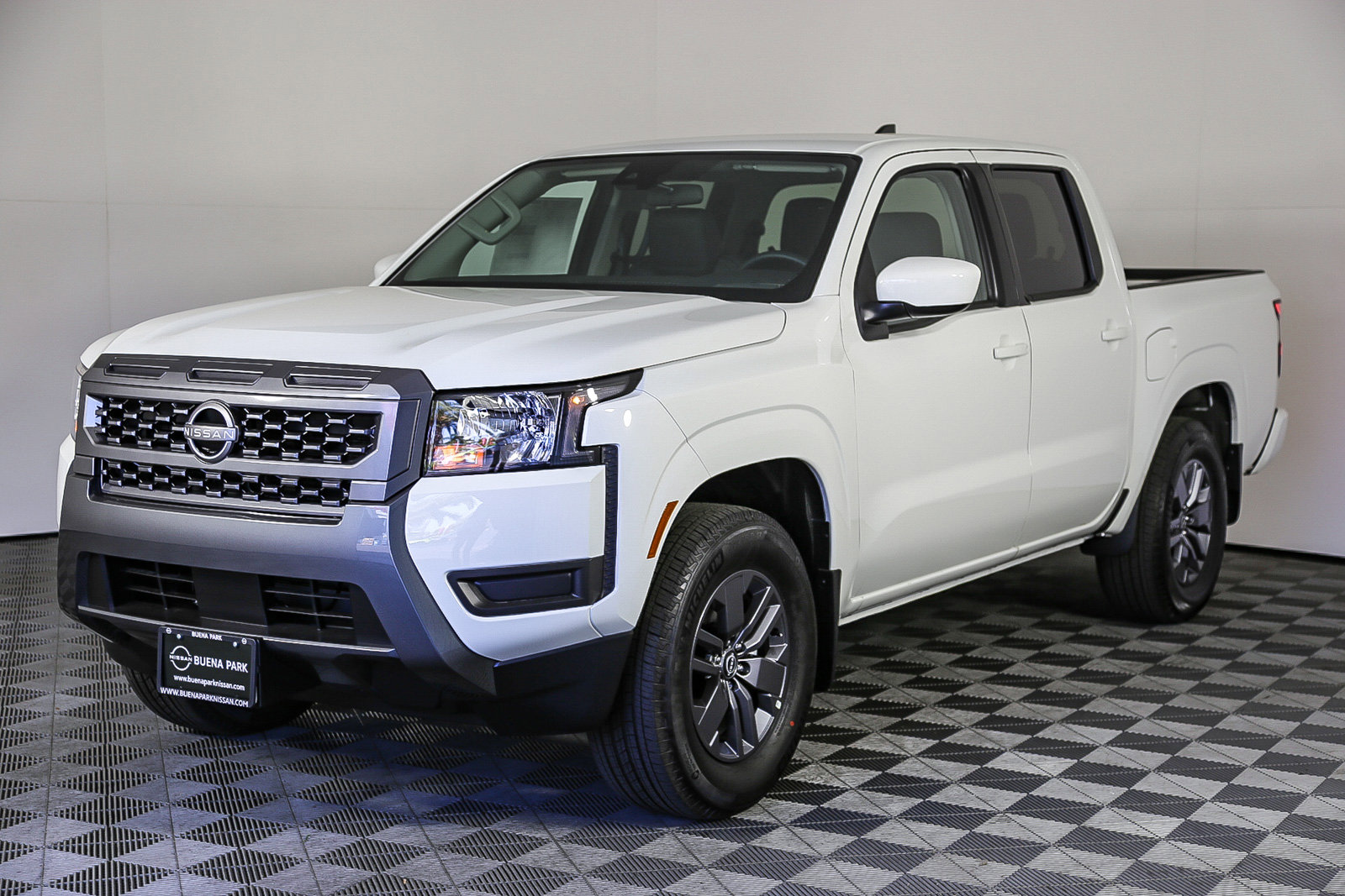 2025 Nissan Frontier Crew Cab SV photo 5