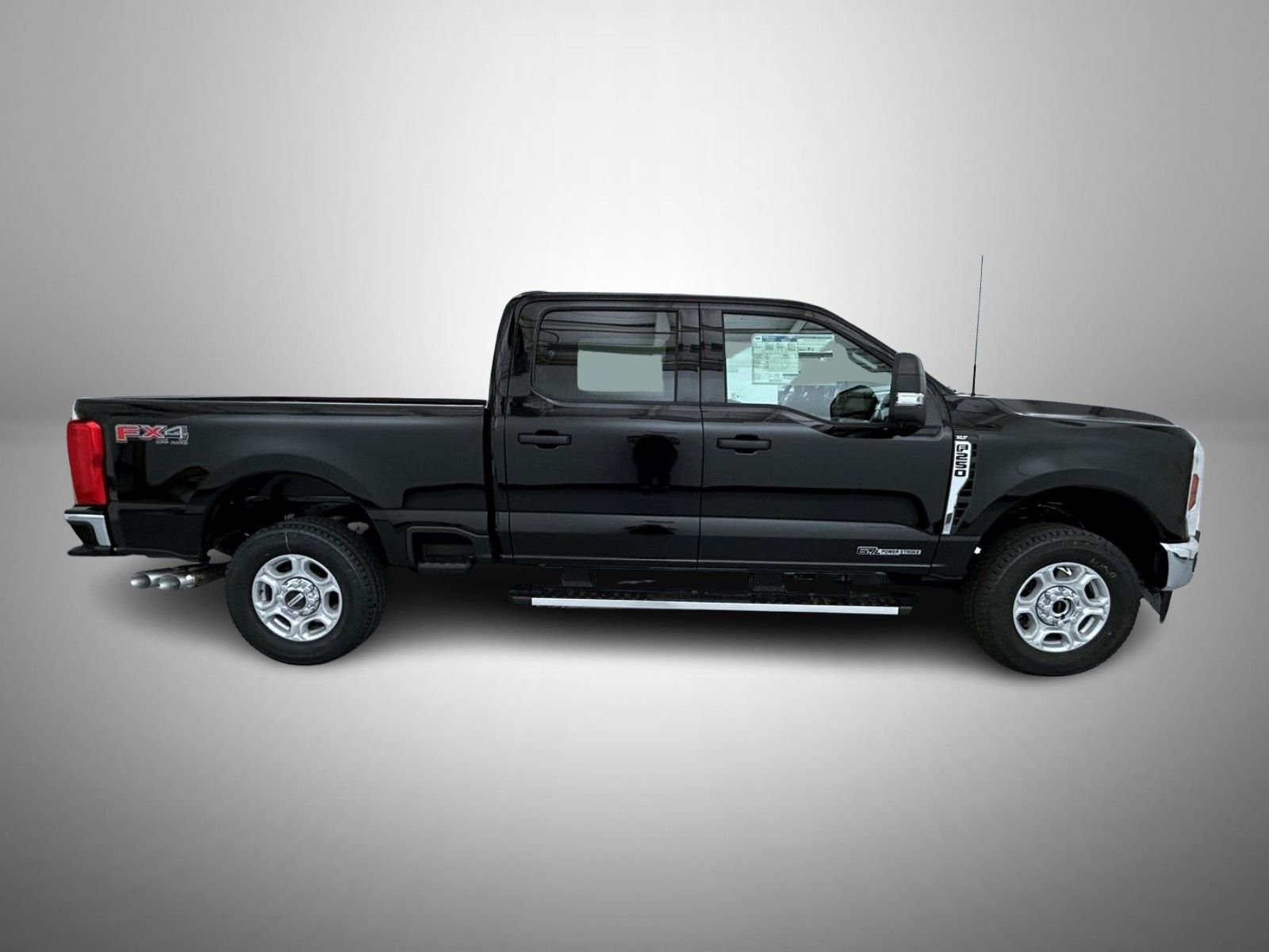 2025 Ford F-250 XLT photo 4