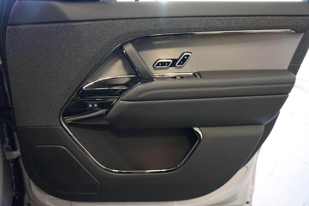 2025 Land Rover Range Rover Sport SE photo 19