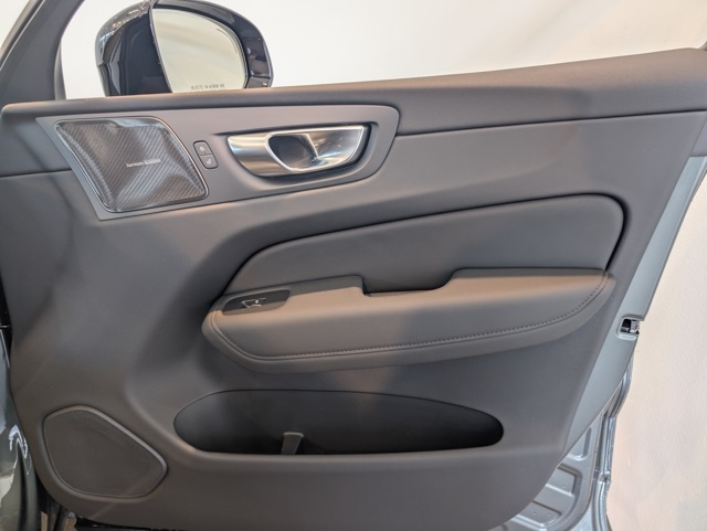 2026 Volvo XC60 B5 Plus photo 25