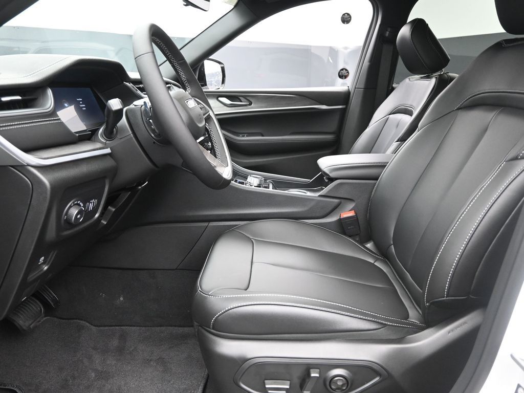 2025 Jeep Grand Cherokee L photo 12