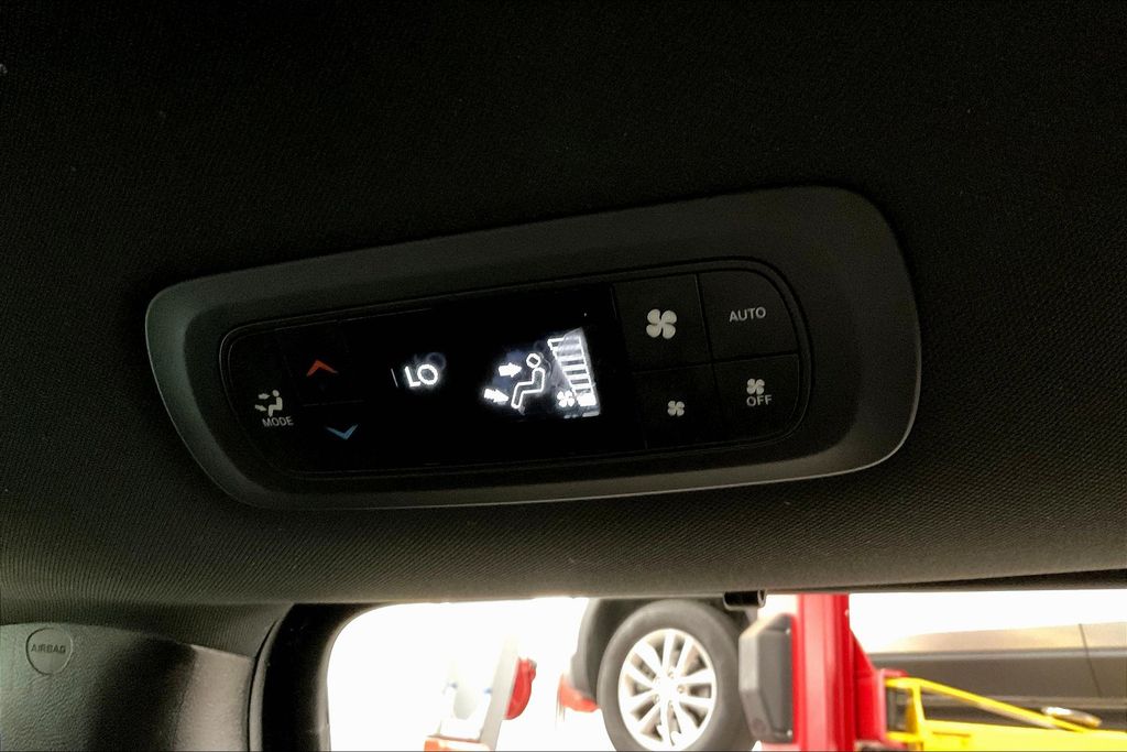 2021 Chrysler Pacifica Touring L photo 32