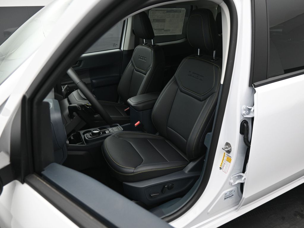 2025 Ford Maverick Lobo Standard
