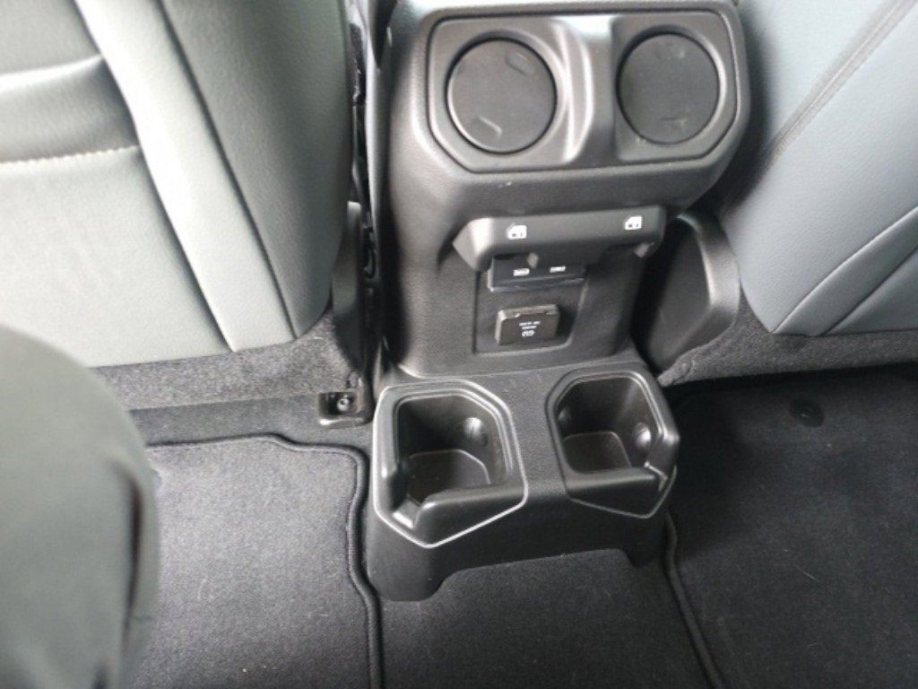 2024 Jeep Wrangler Sahara photo 8