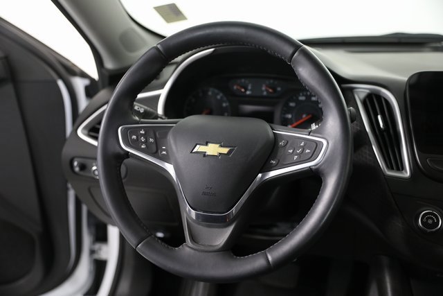 2022 Chevrolet Malibu RS photo 3
