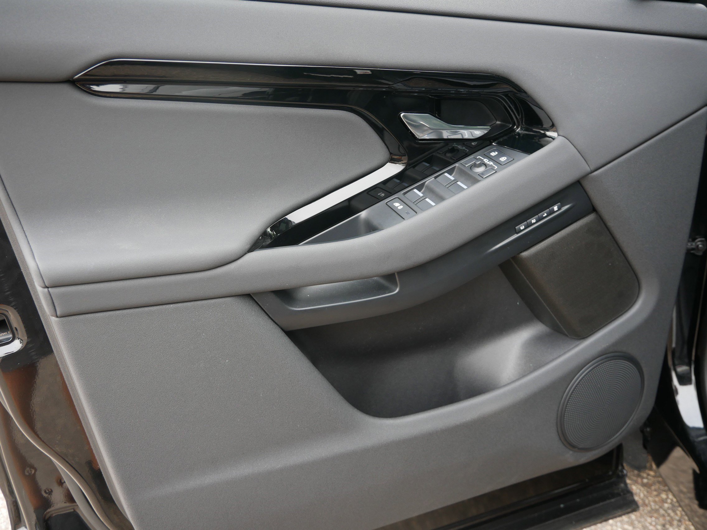 2025 Land Rover Range Rover Evoque S photo 13