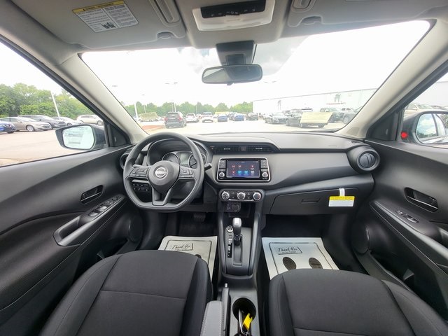 2025 Nissan Kicks Play S photo 14