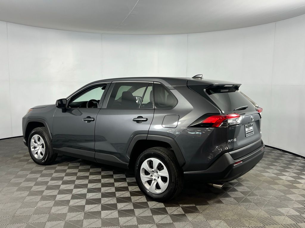 2024 Toyota RAV4 LE photo 5