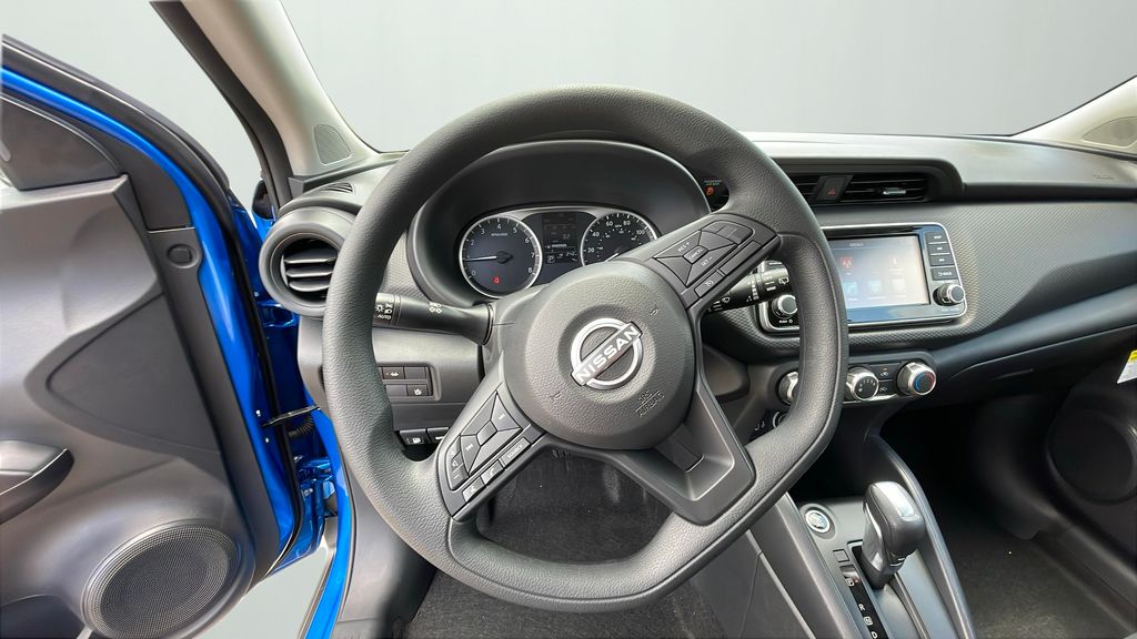 2025 Nissan Kicks Play S photo 11
