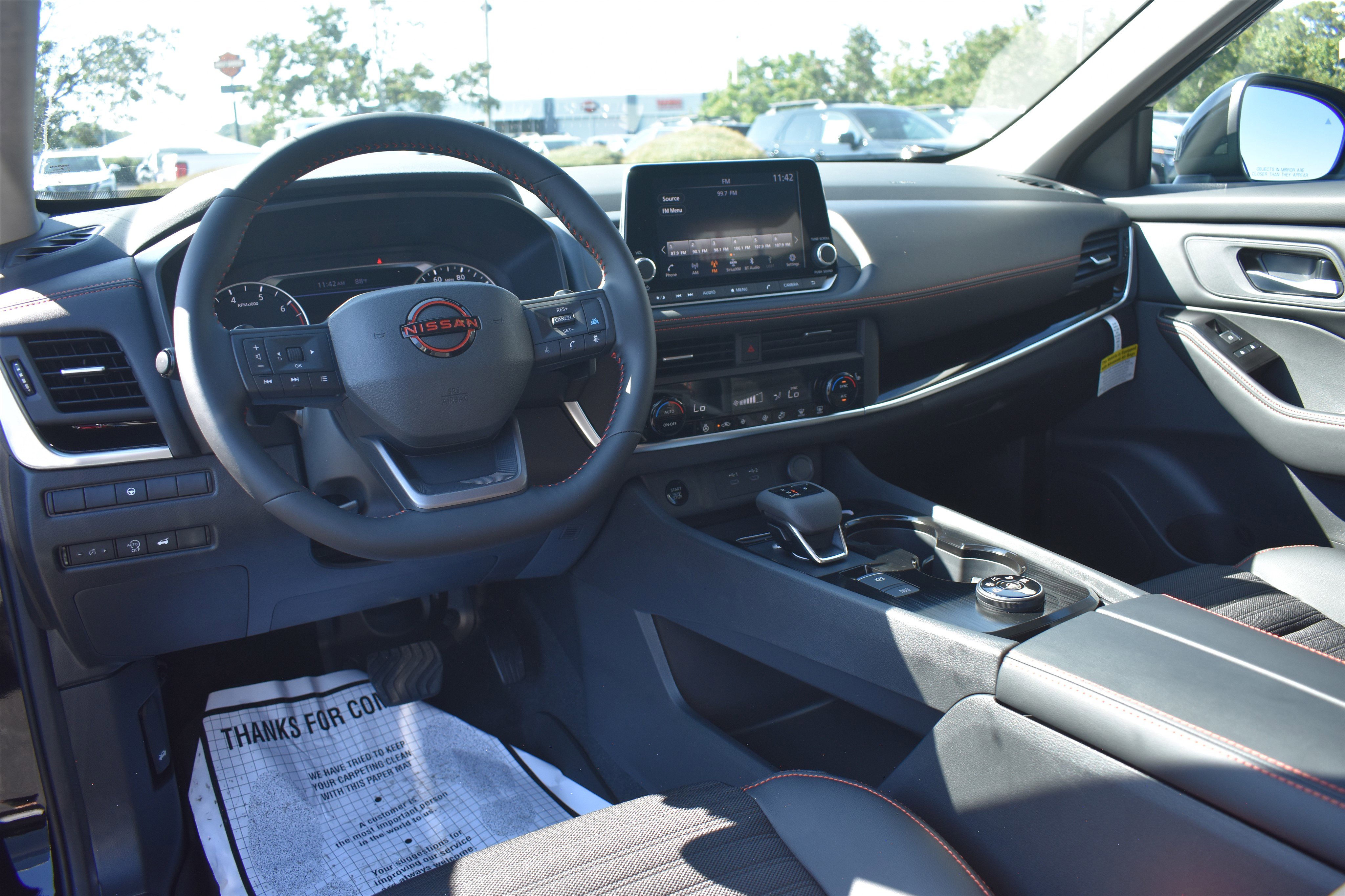 2026 Nissan Rogue SV photo 4