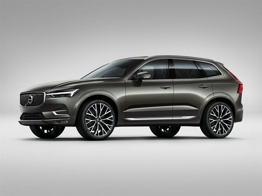 2021 Volvo XC60 Momentum's photo