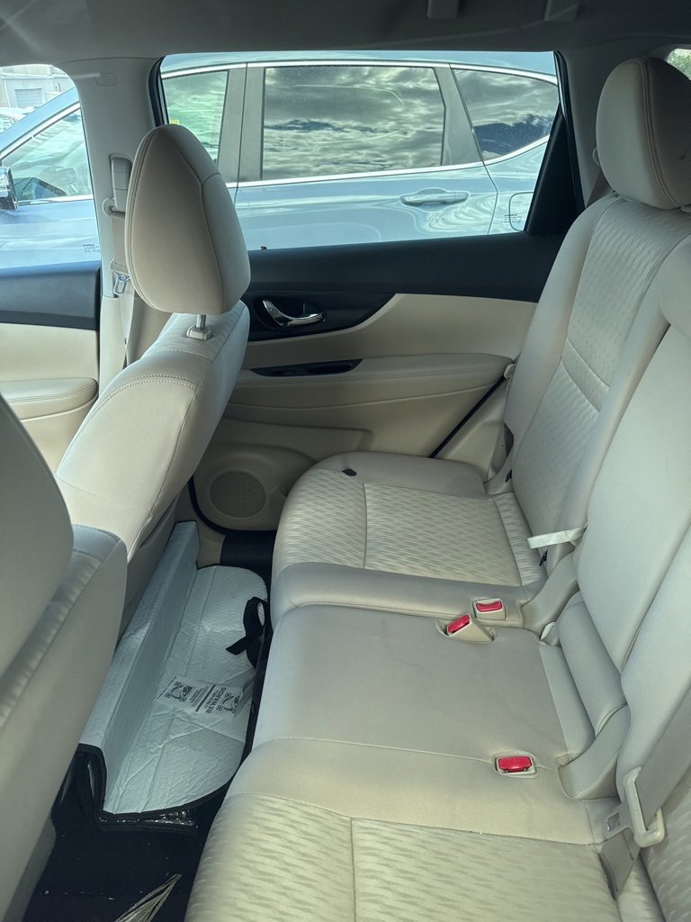 2018 Nissan Rogue SV photo 18