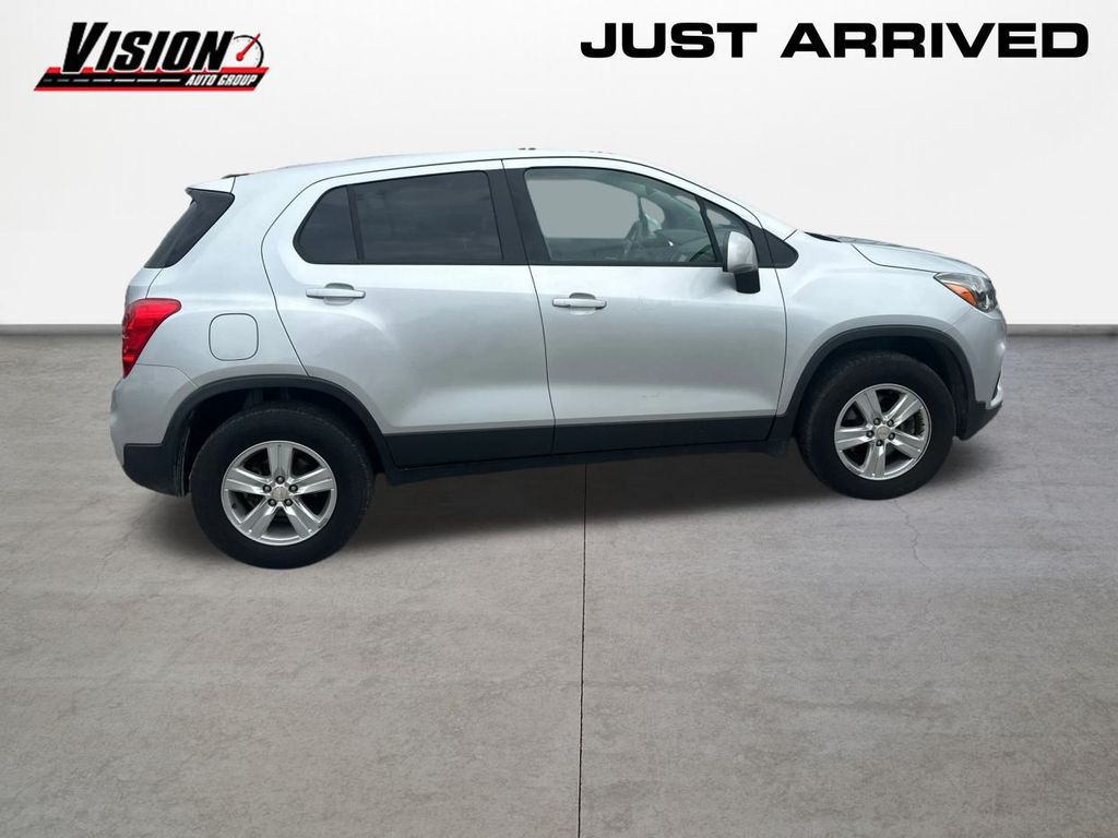 2017 Chevrolet Trax LS photo 4