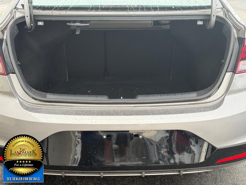 2020 Hyundai Elantra Value Edition photo 4