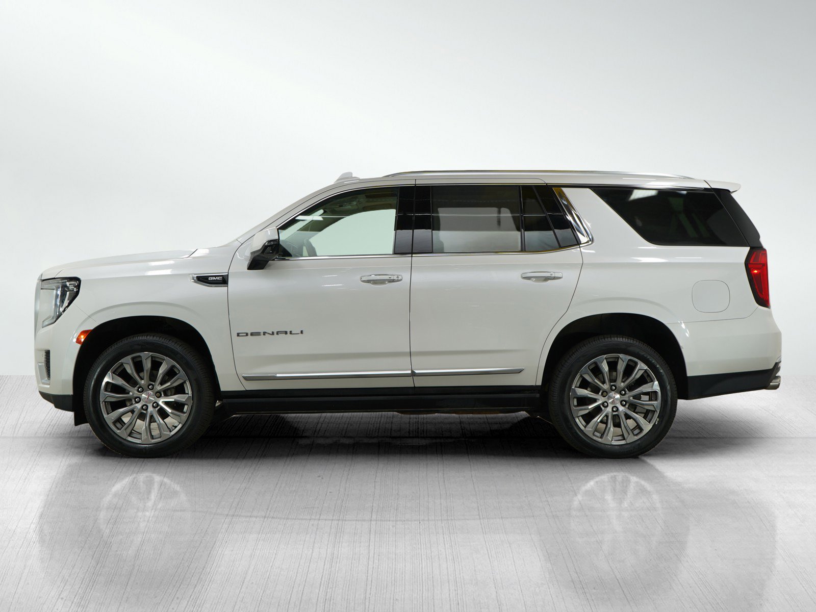 Used 2021 GMC Yukon Denali with VIN 1GKS2DKL8MR372550 for sale in Roseville, Minnesota