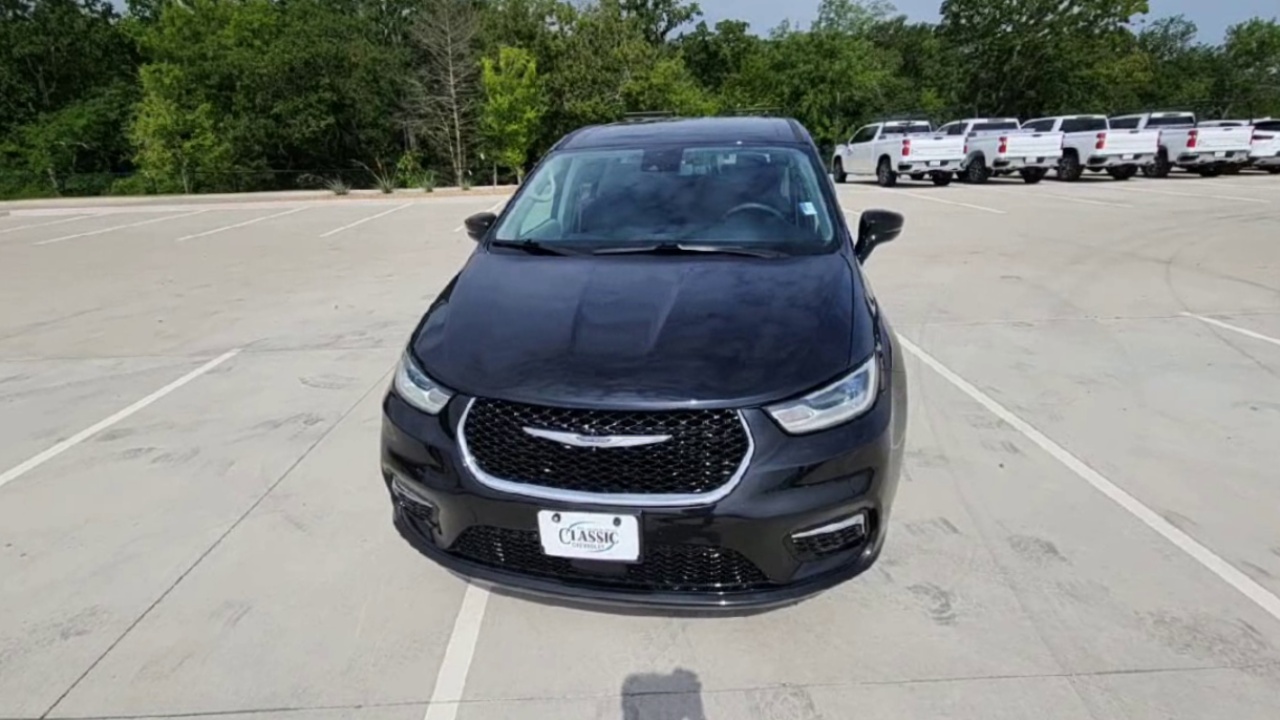 2024 Chrysler Pacifica Touring L photo 24