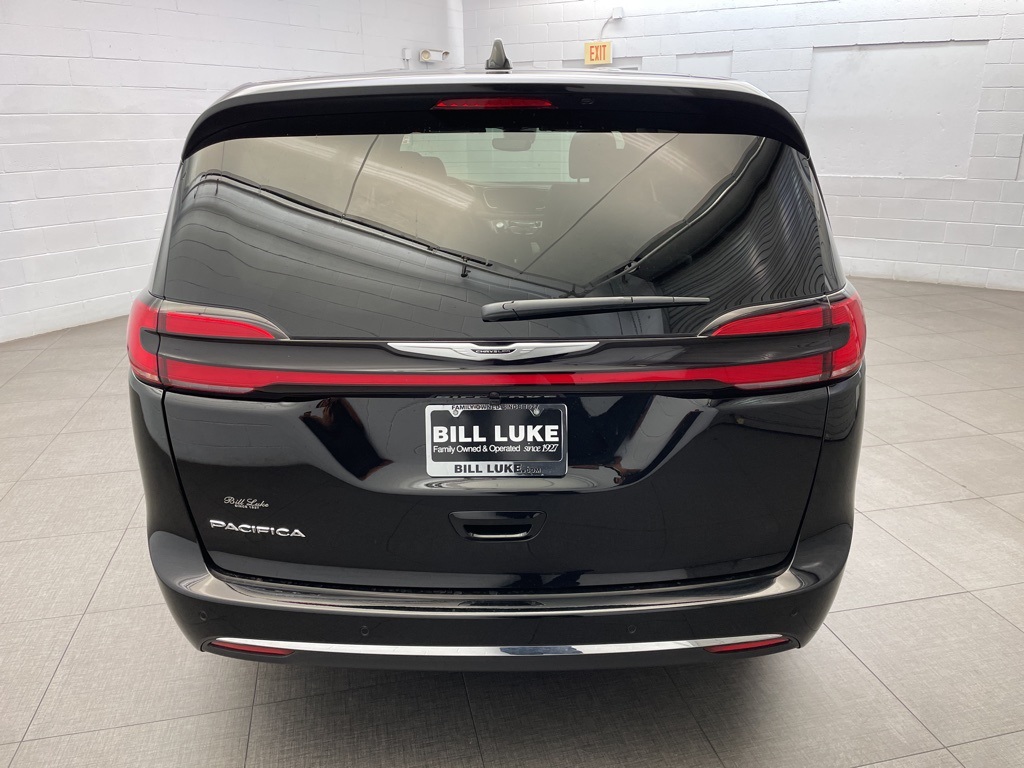 2026 Chrysler Pacifica photo 2