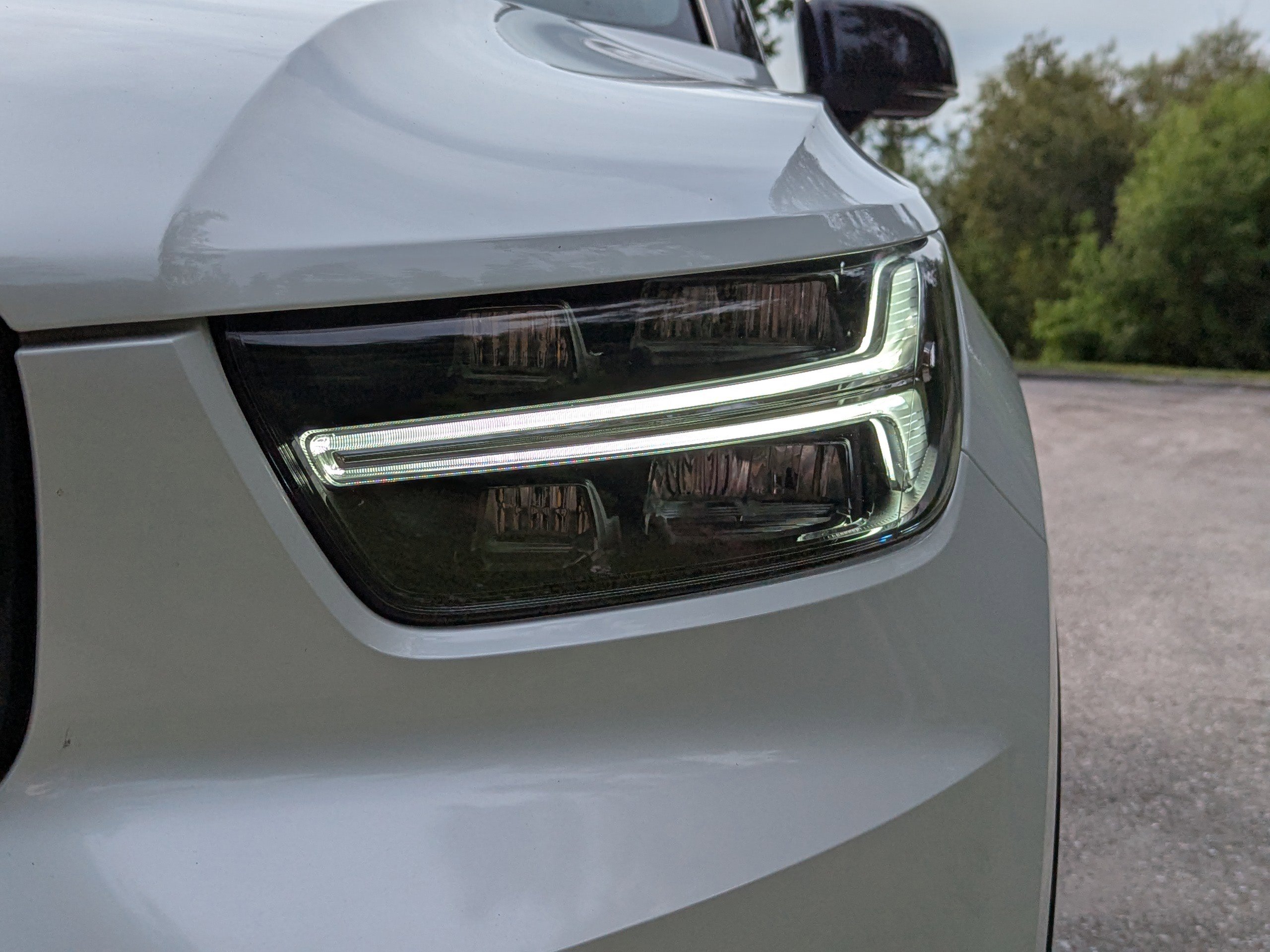 2021 Volvo XC40 R-Design photo 3