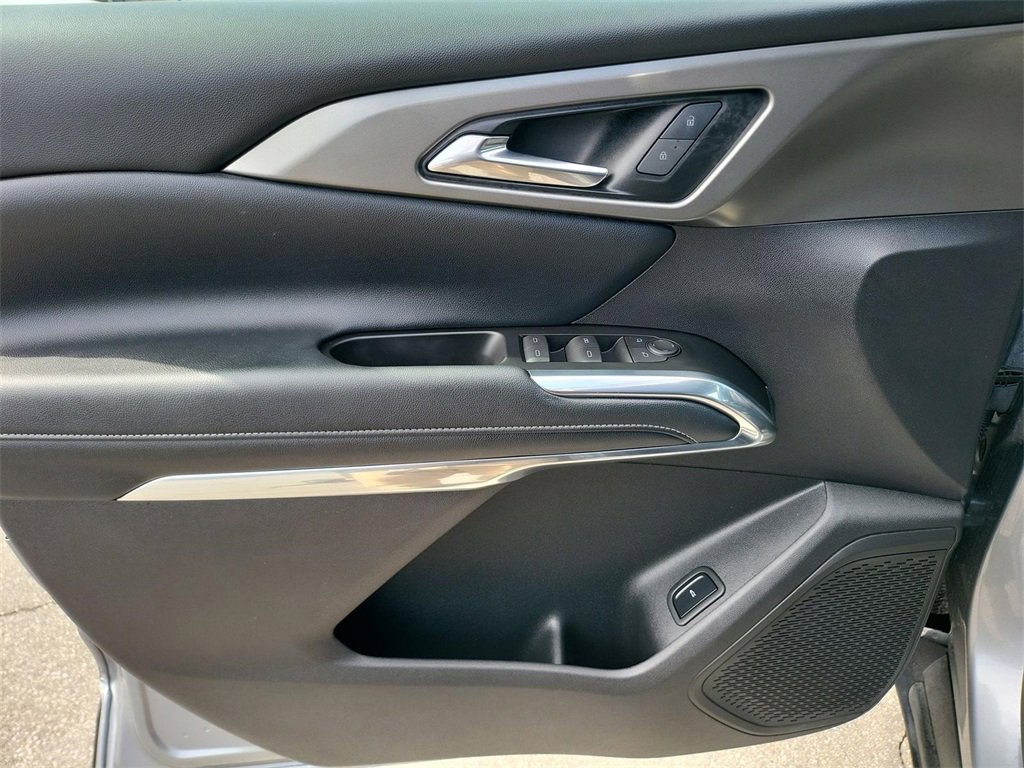 2025 Chevrolet Traverse photo 14
