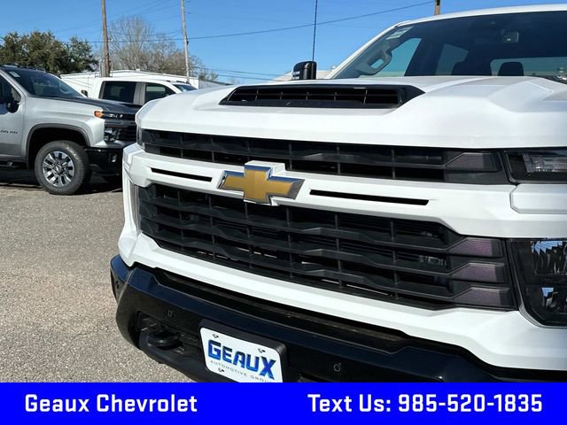 2025 Chevrolet Silverado photo 3