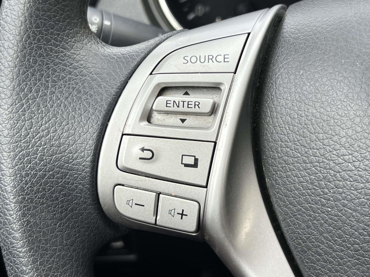 2016 Nissan Rogue S photo 12