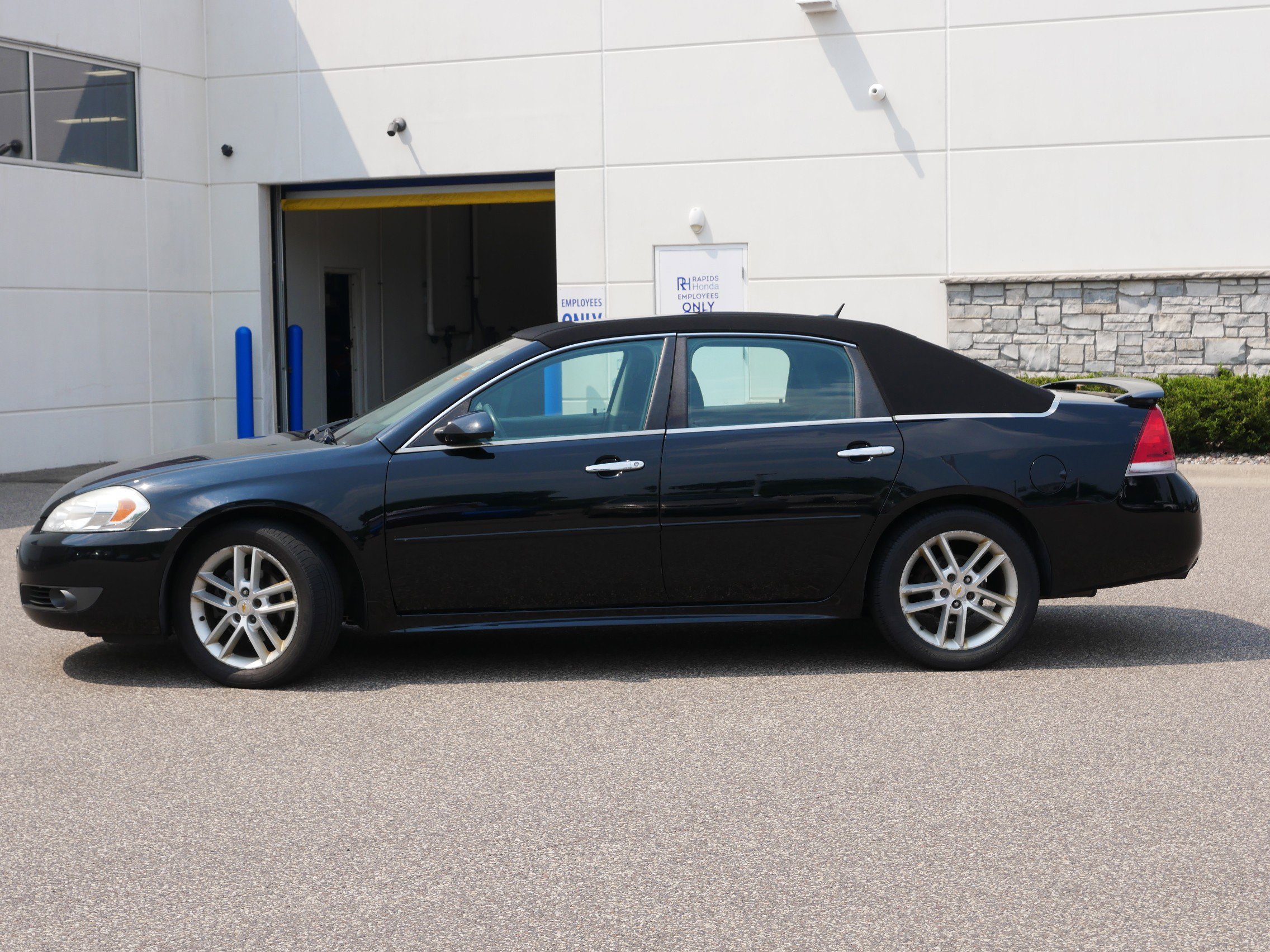 Used 2010 Chevrolet Impala LTZ with VIN 2G1WC5EM0A1138369 for sale in Coon Rapids, Minnesota