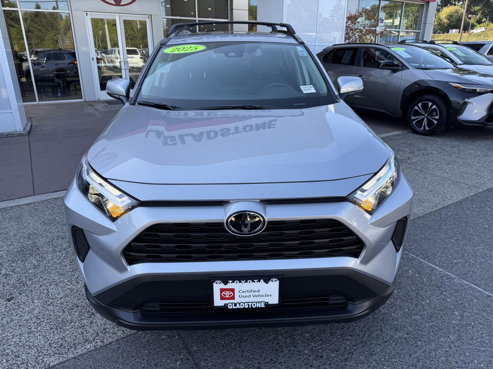2025 Toyota RAV4 XLE photo 8