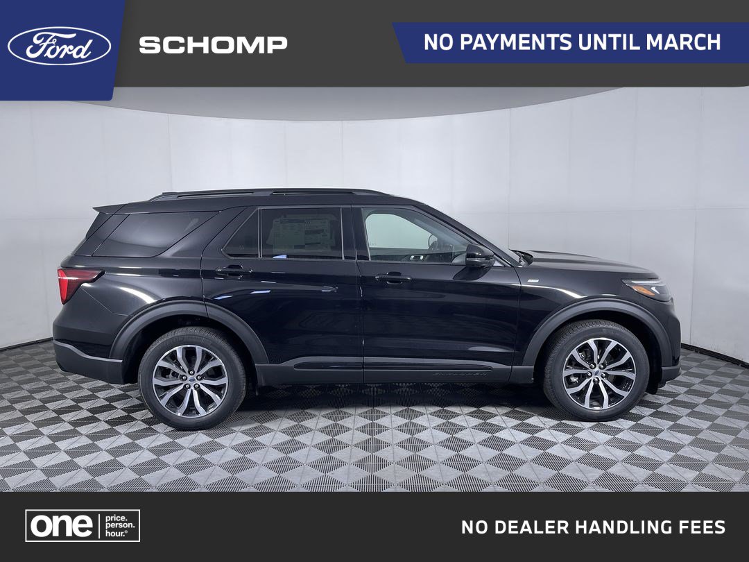 2025 Ford Explorer ST-LINE's photo