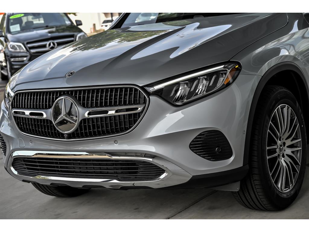 2026 Mercedes Benz GLC 300 4MATIC photo 4