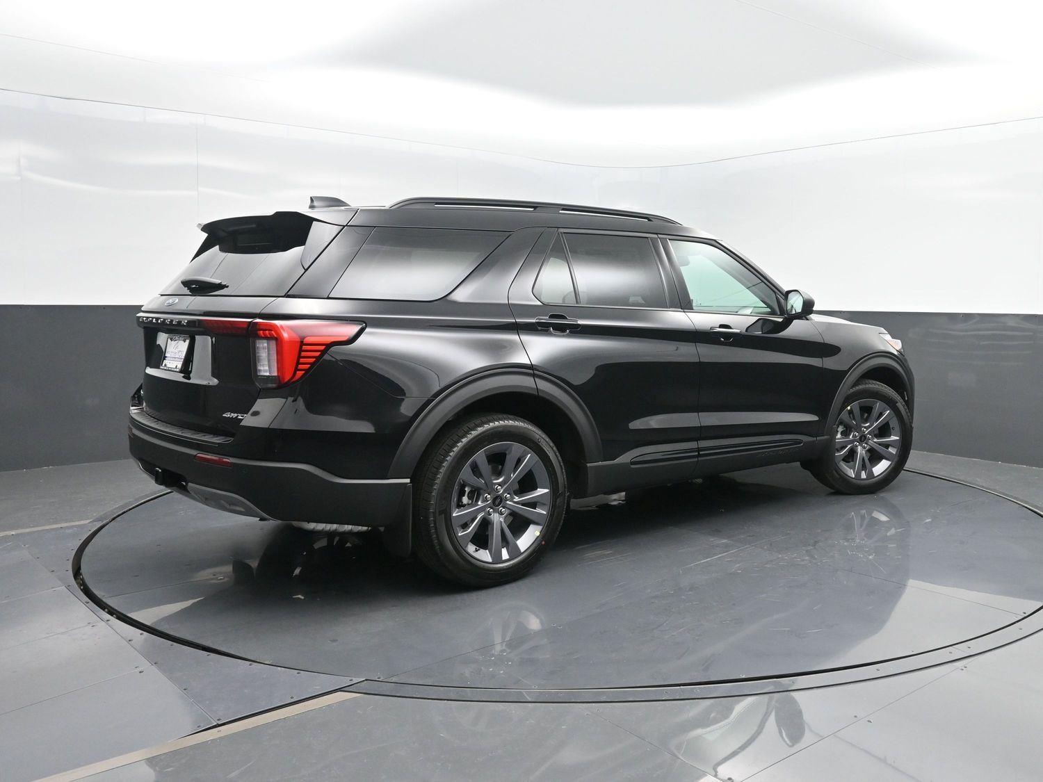 2026 Ford Explorer photo 2