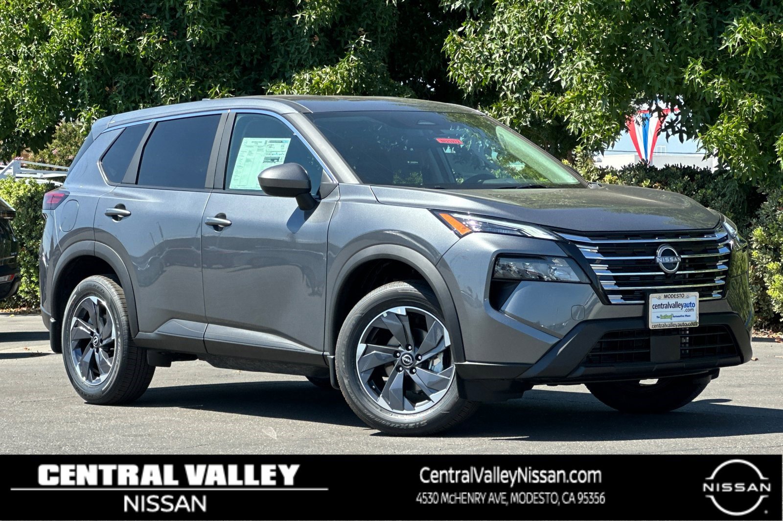 2026 Nissan Rogue SV's photo