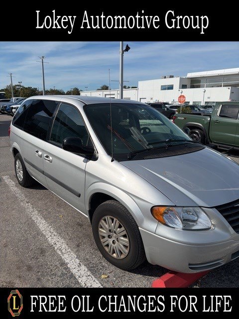 2006 Chrysler Town & Country Base's photo