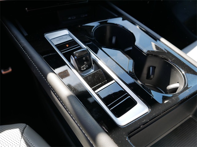 2025 Volkswagen Atlas Cross Sport SEL R-Line photo 7