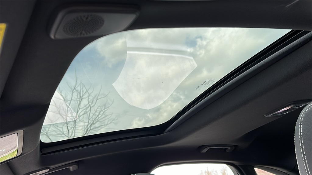 2024 Jaguar XF P300 R-Dynamic SE photo 12