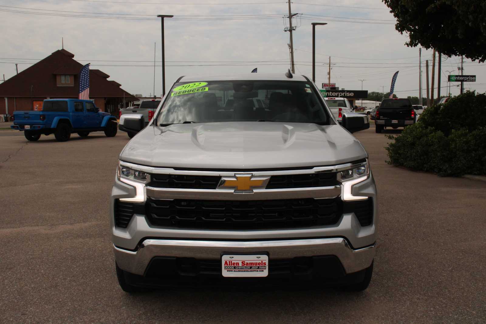 2022 Chevrolet Silverado 1500 LT photo 4