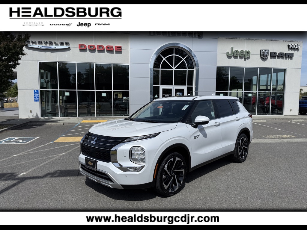Used 2023 White Mitsubishi SE image 1