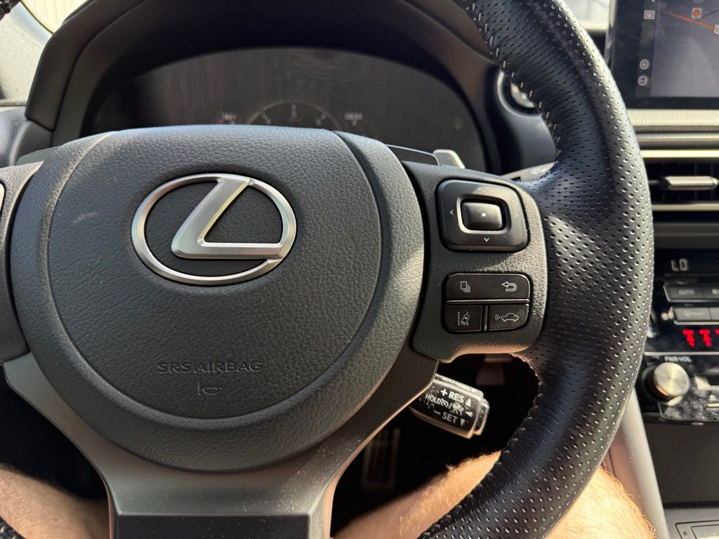 2022 Lexus IS 350 F SPORT photo 10